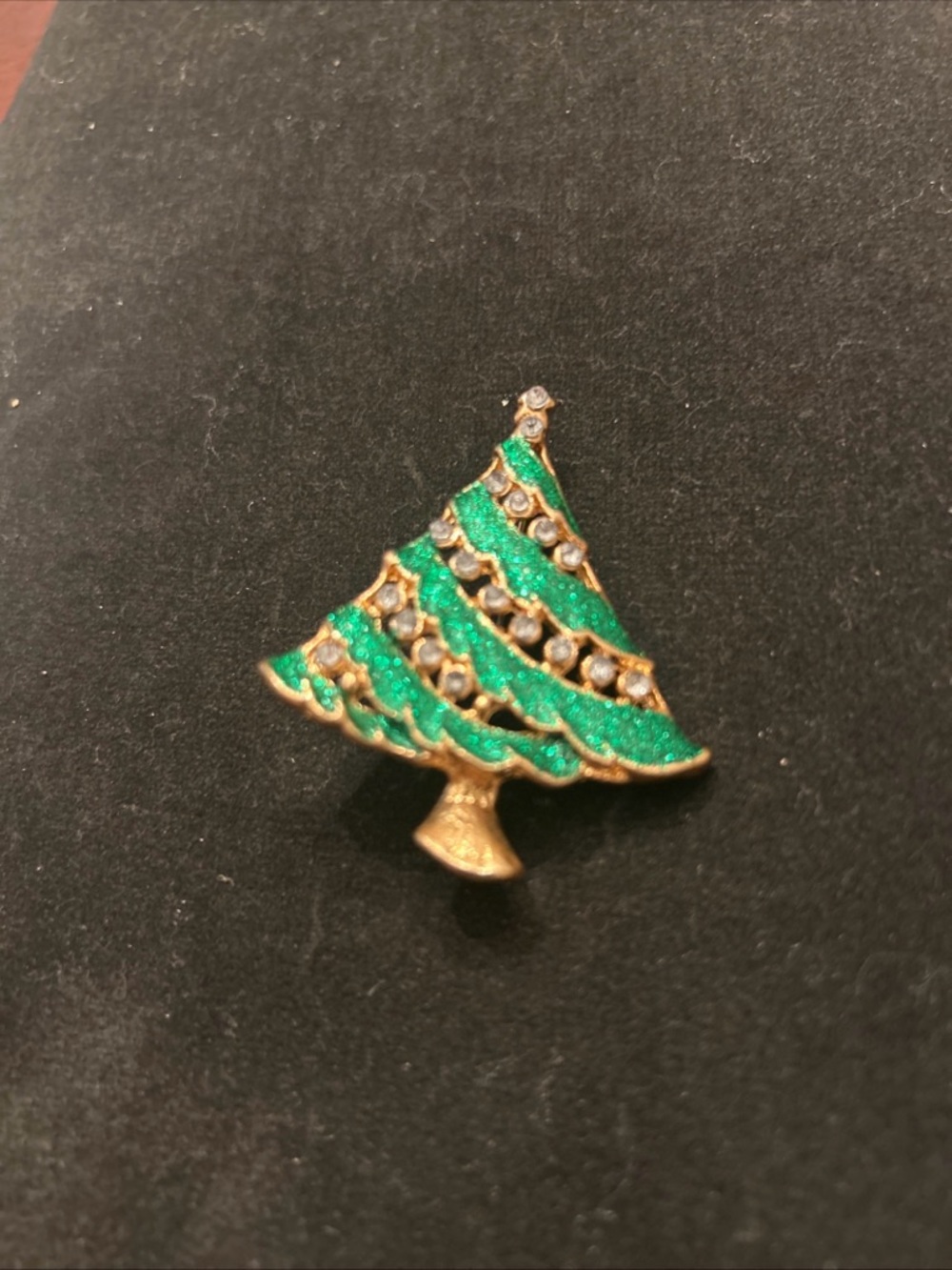 Vintage Green Enamel Sparkle Gold-Tone Christmas Tree Brooch with Rhinestones